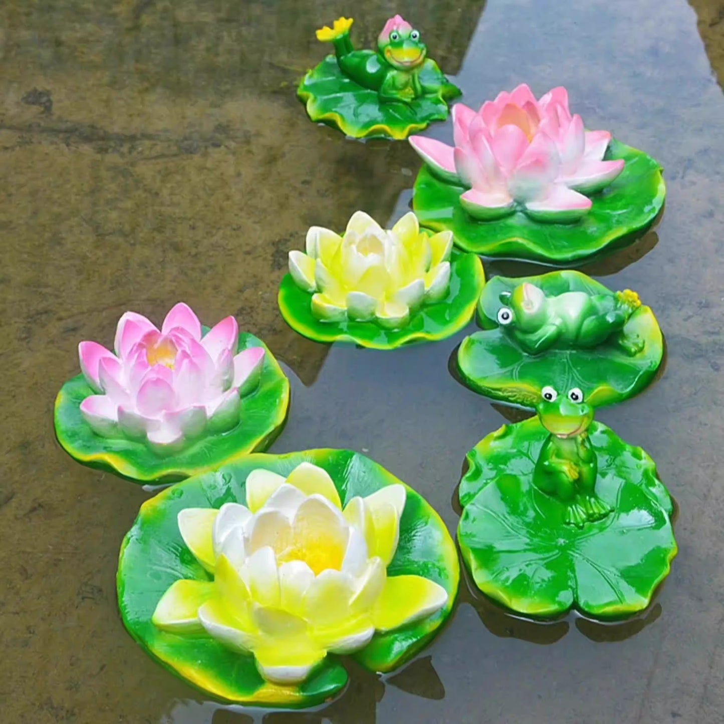 Floating Frog and Fish Pond Scenery Water Surface Decoration Water Fountain Resin