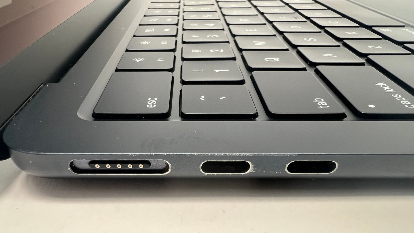 MacBook Air (2022) 13-inch – Apple M2 10-Core GPU – 16GB RAM 512GB SSD | Midnight