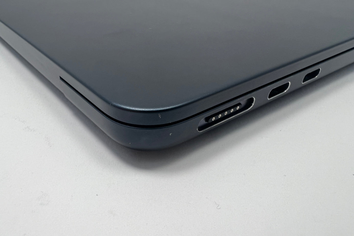 MacBook Air (2022) 13-inch – Apple M2 10-Core GPU – 16GB RAM 512GB SSD | Midnight