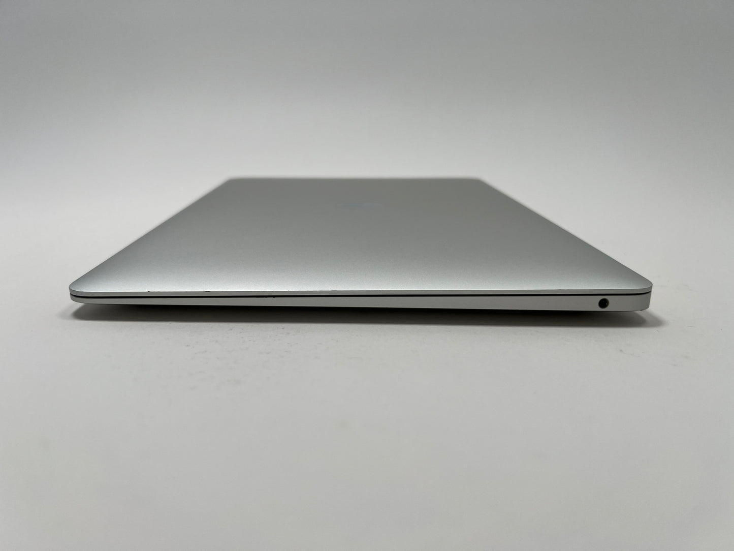 MacBook Air (2020) 13-inch – Intel Core i5 1.1GHz – 8GB RAM 256GB SSD