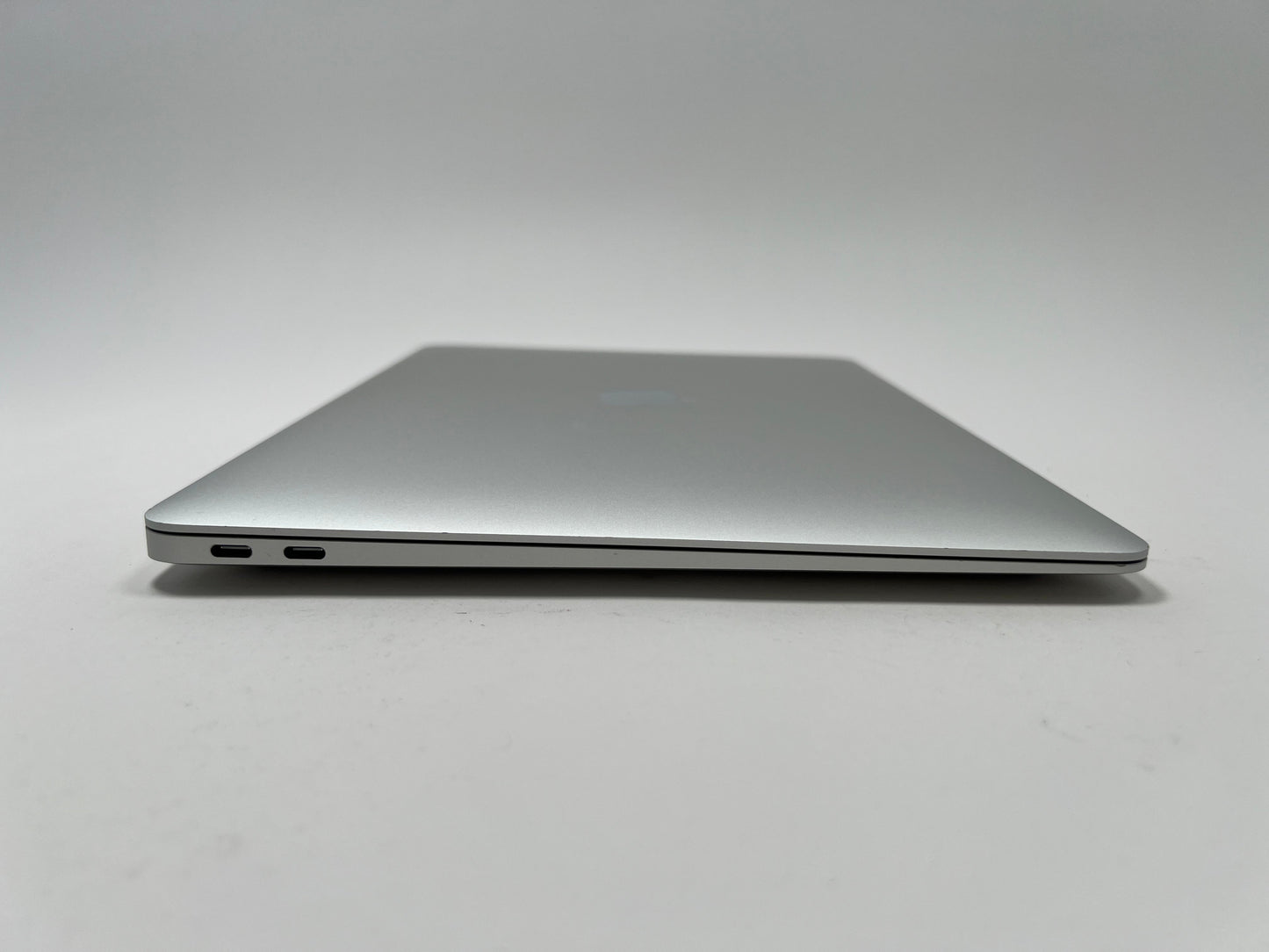 MacBook Air (2020) 13-inch – Intel Core i5 1.1GHz – 8GB RAM 256GB SSD