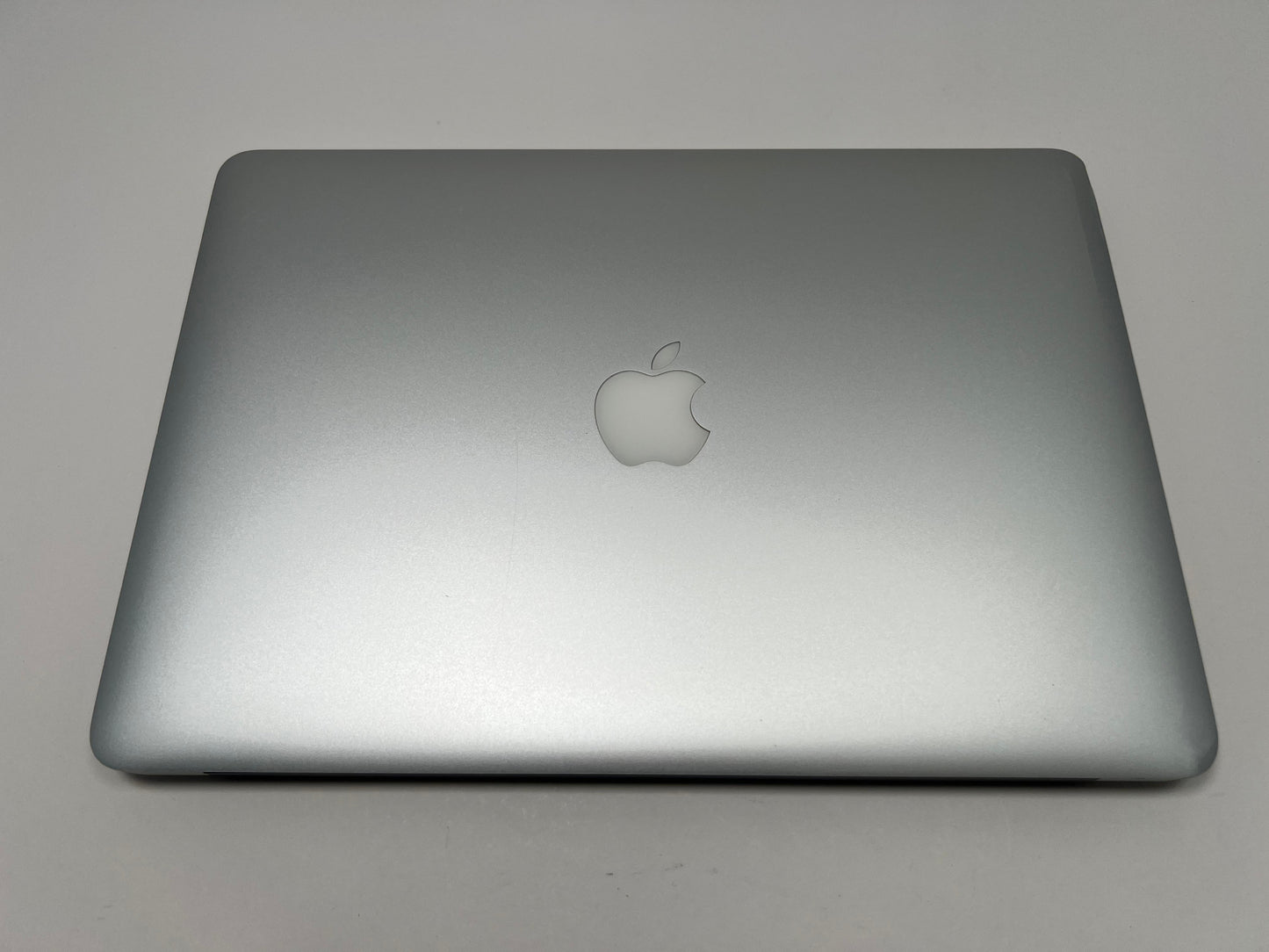 MacBook Air (2015) 13-inch – Intel Core i5 1.6GHz – 4GB RAM 128 SSD