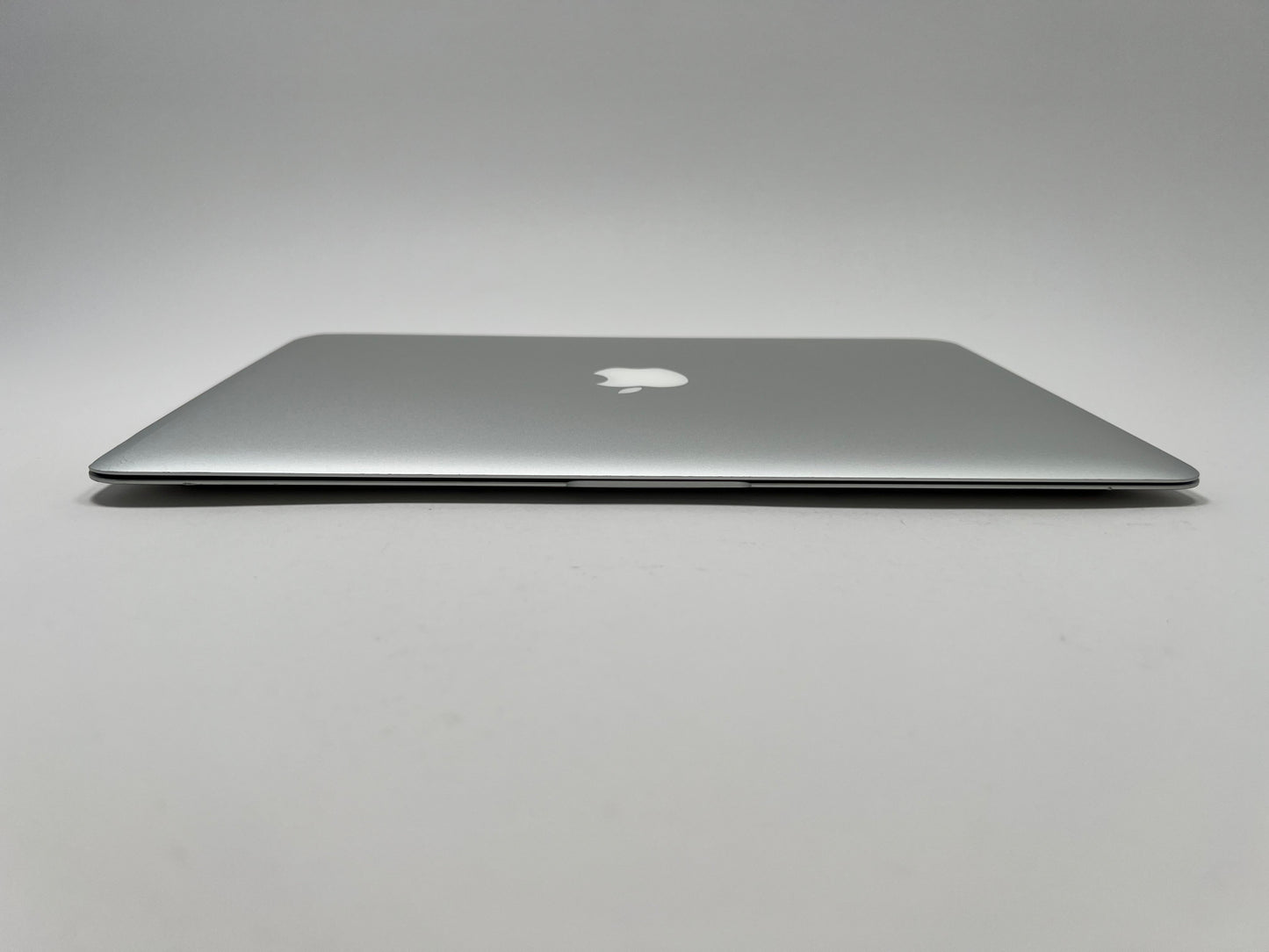 MacBook Air (2015) 13-inch – Intel Core i5 1.6GHz – 4GB RAM 128 SSD