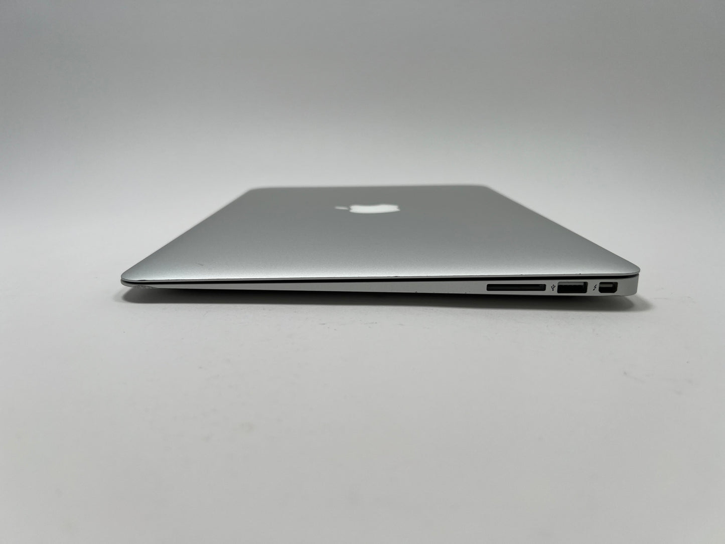 MacBook Air (2015) 13-inch – Intel Core i5 1.6GHz – 4GB RAM 128 SSD