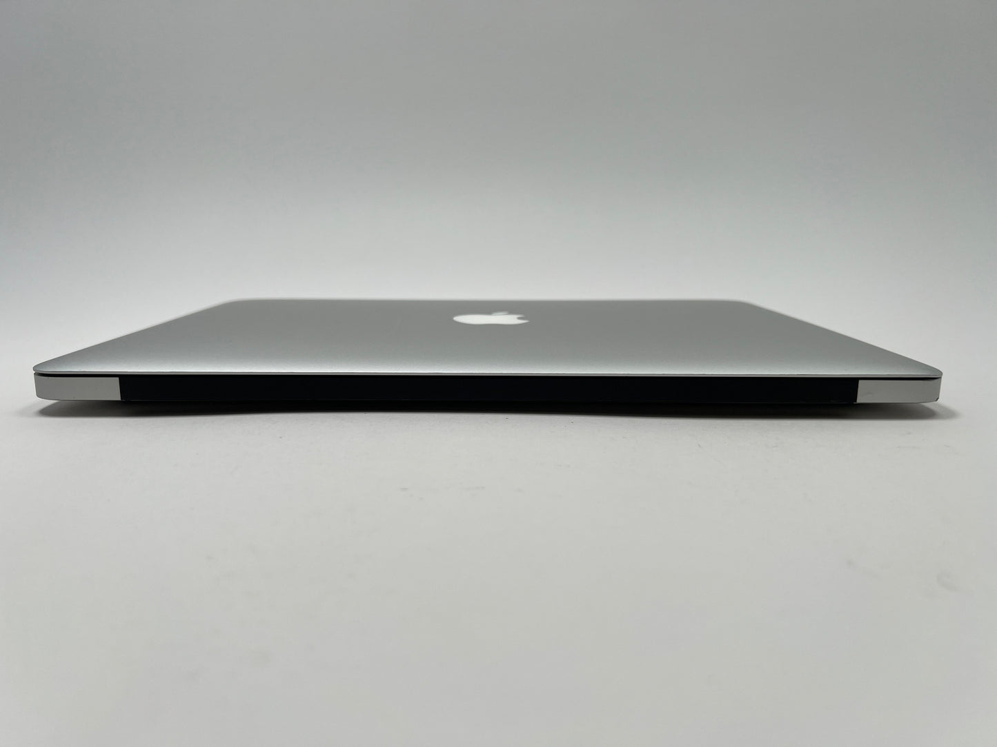 MacBook Air (2015) 13-inch – Intel Core i5 1.6GHz – 4GB RAM 128 SSD
