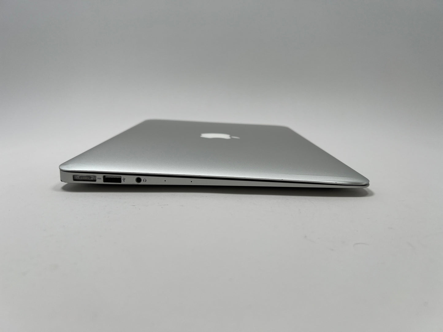 MacBook Air (2015) 13-inch – Intel Core i5 1.6GHz – 4GB RAM 128 SSD
