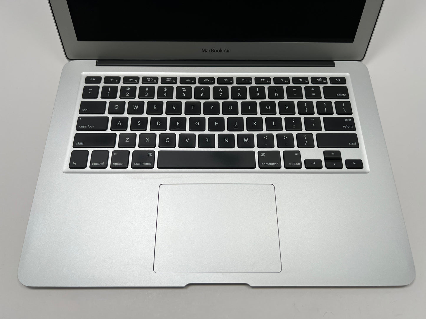 MacBook Air (2015) 13-inch – Intel Core i5 1.6GHz – 4GB RAM 128 SSD