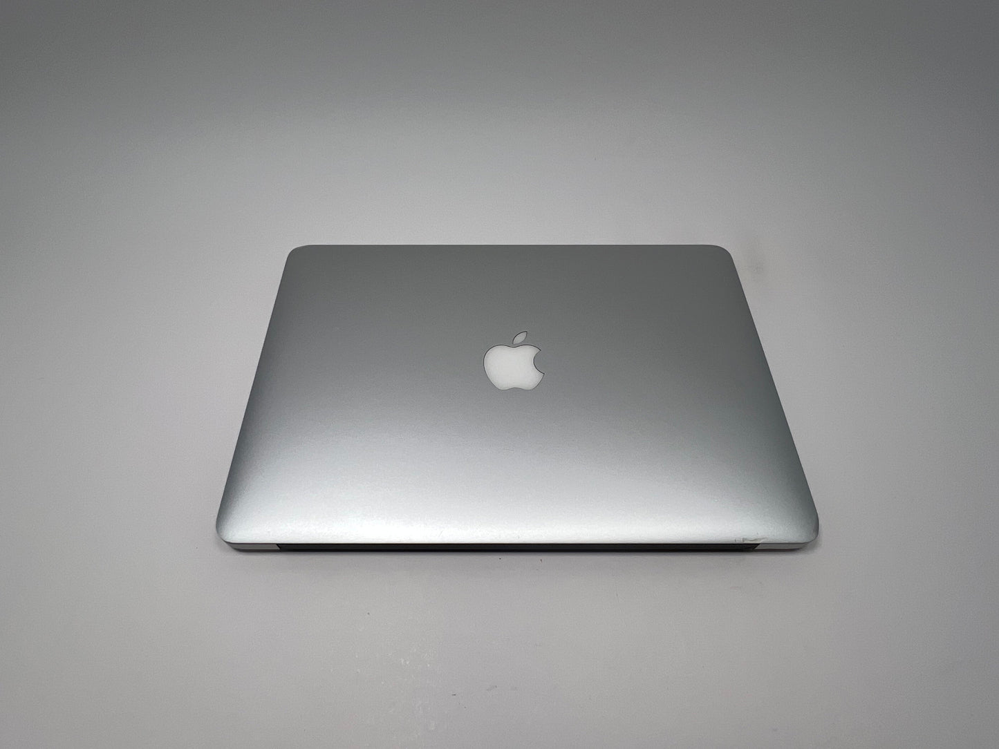 MacBook Air (2015) 13-inch – Intel Core i5 1.6GHz – 4GB RAM 128 SSD – 101 Battery Cycles