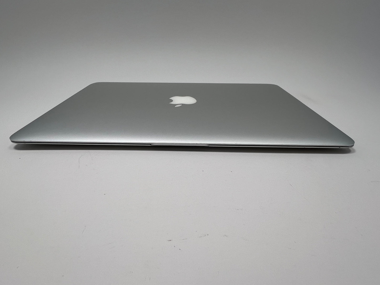 MacBook Air (2015) 13-inch – Intel Core i5 1.6GHz – 4GB RAM 128 SSD – 101 Battery Cycles