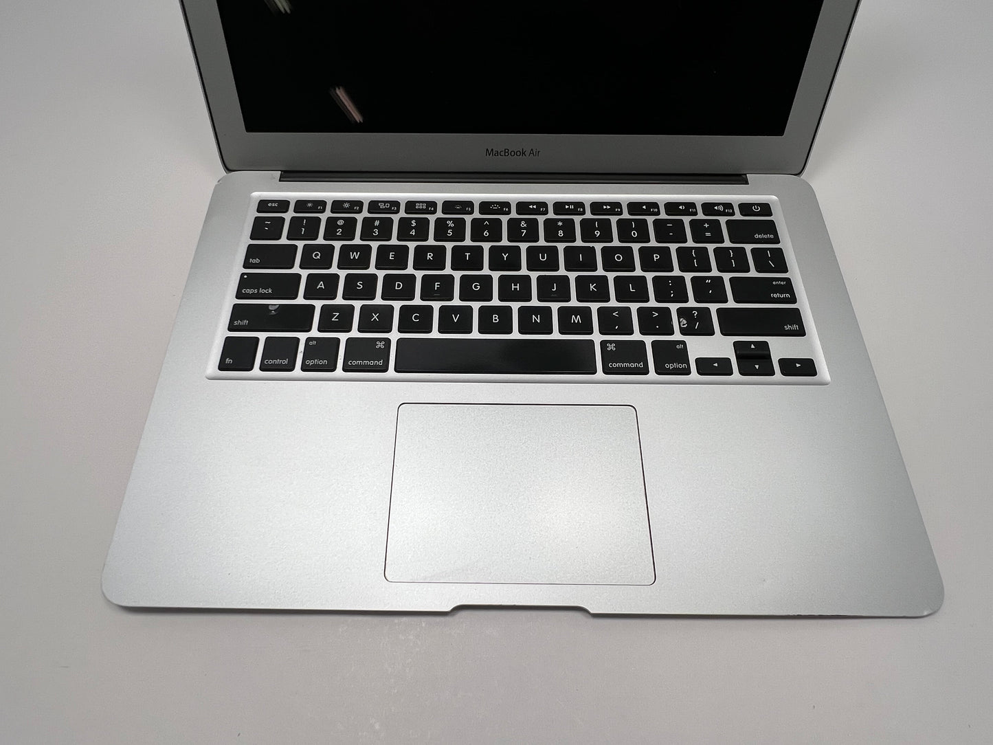 MacBook Air (2015) 13-inch – Intel Core i5 1.6GHz – 4GB RAM 128 SSD – 101 Battery Cycles
