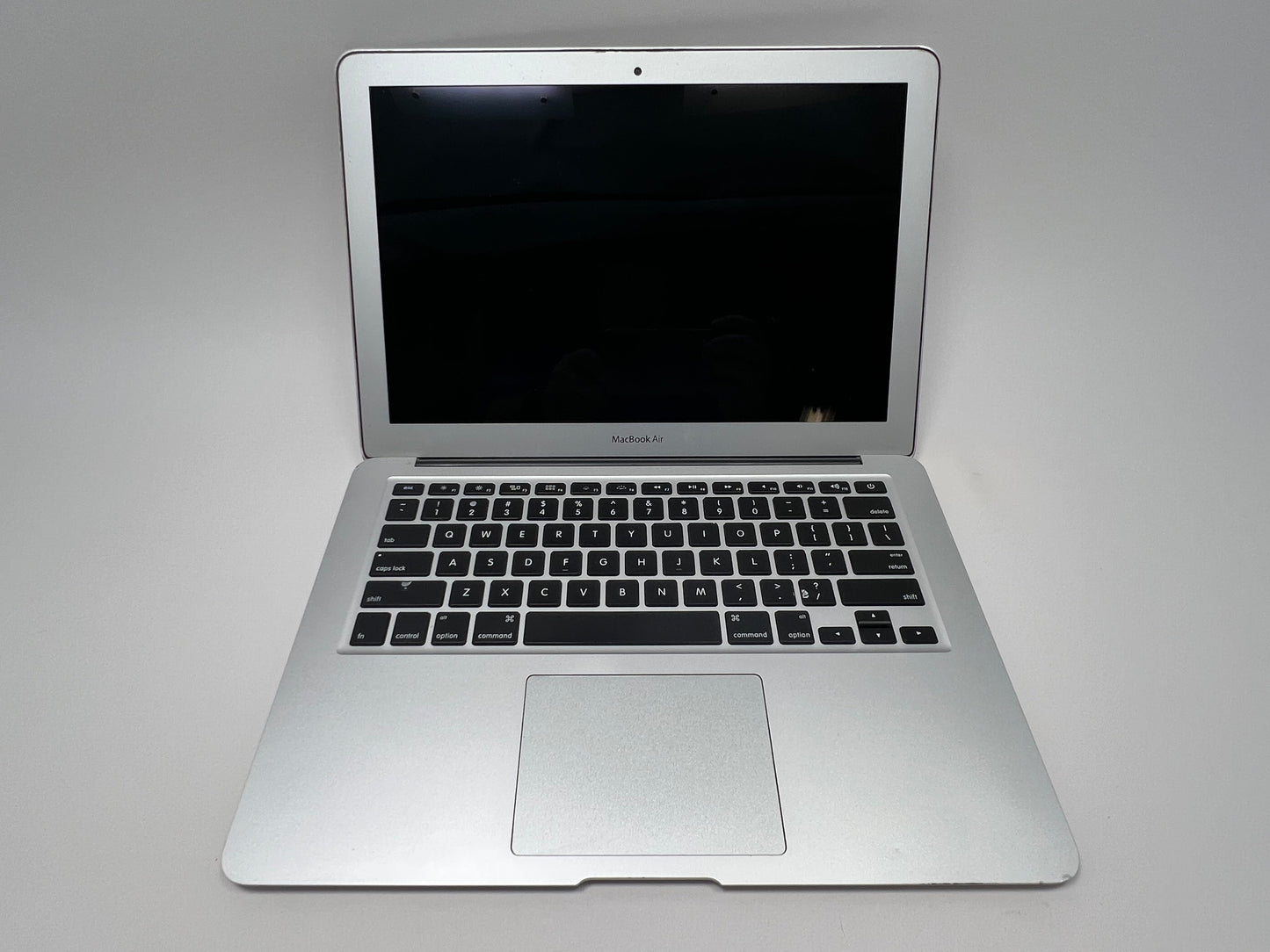 MacBook Air (2015) 13-inch – Intel Core i5 1.6GHz – 4GB RAM 128 SSD – 101 Battery Cycles