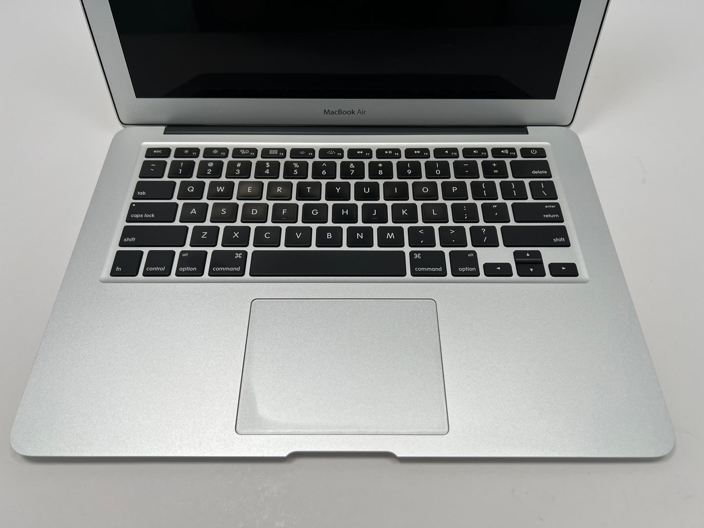 MacBook Air (2014) 13-inch – Intel Core i5 1.4GHz – 4GB RAM 256GB SSD