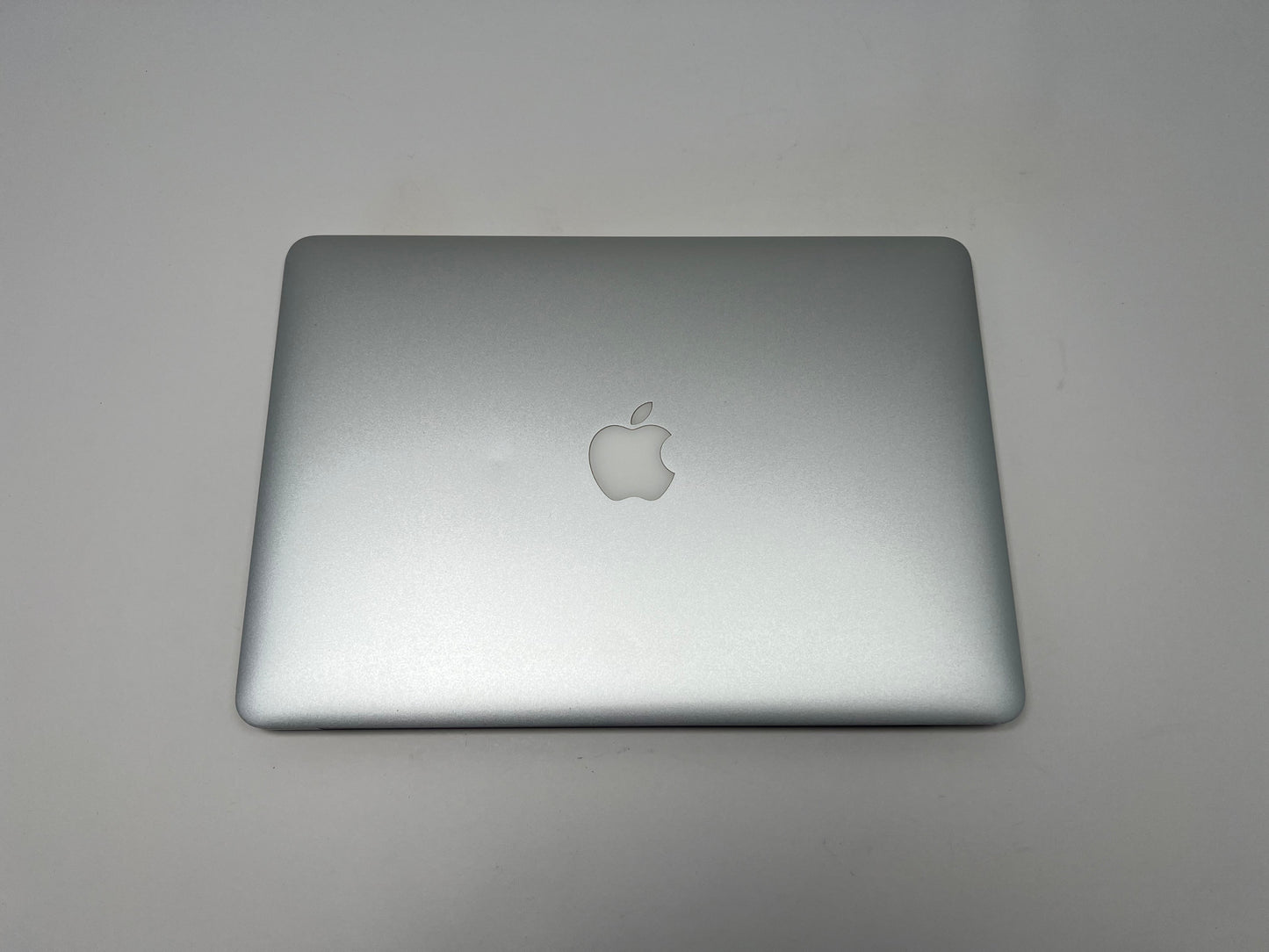 MacBook Air (2014) 13-inch – Intel Core i5 1.4GHz – 4GB RAM 256GB SSD