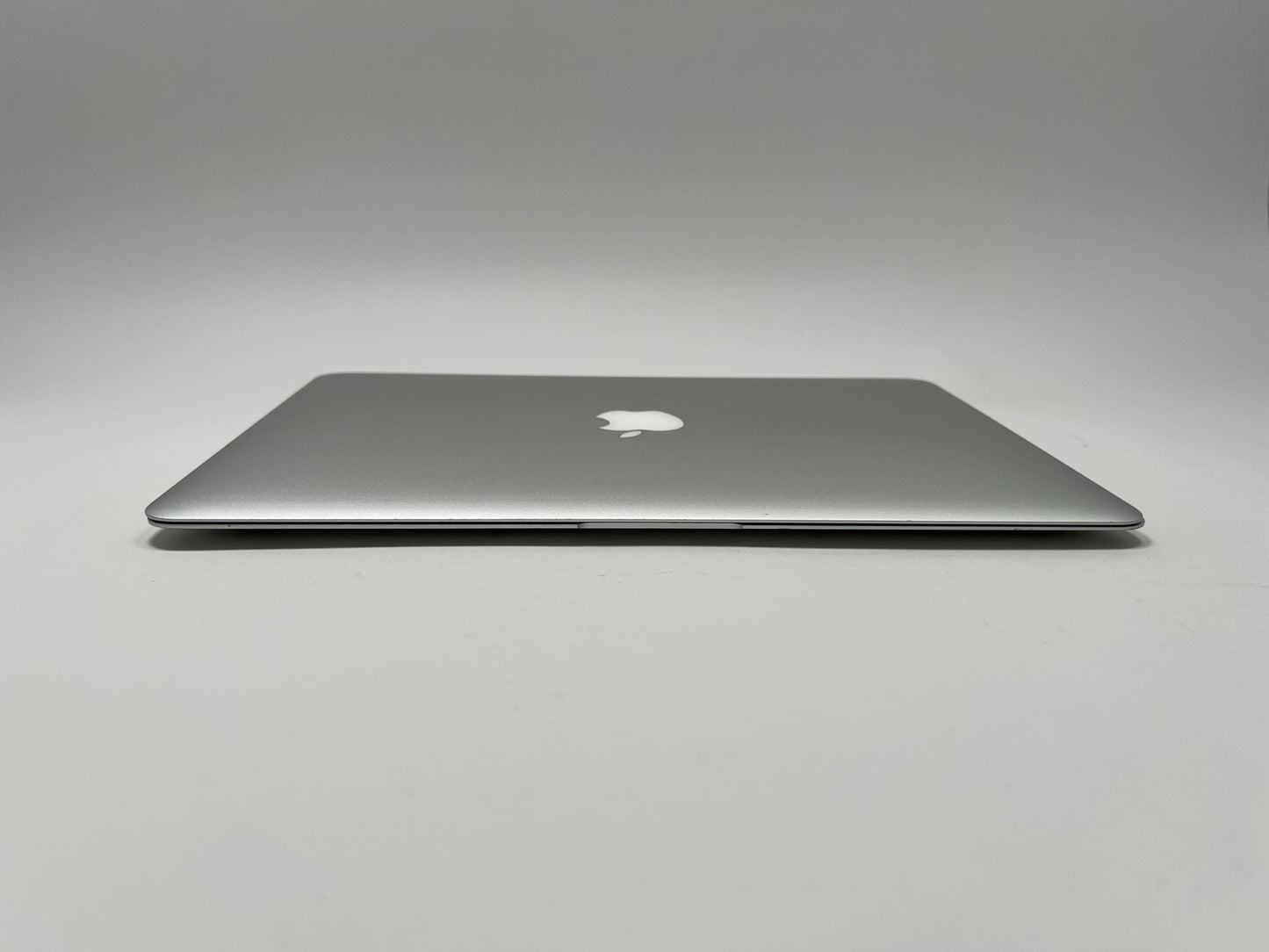 MacBook Air (2014) 13-inch – Intel Core i5 1.4GHz – 4GB RAM 256GB SSD