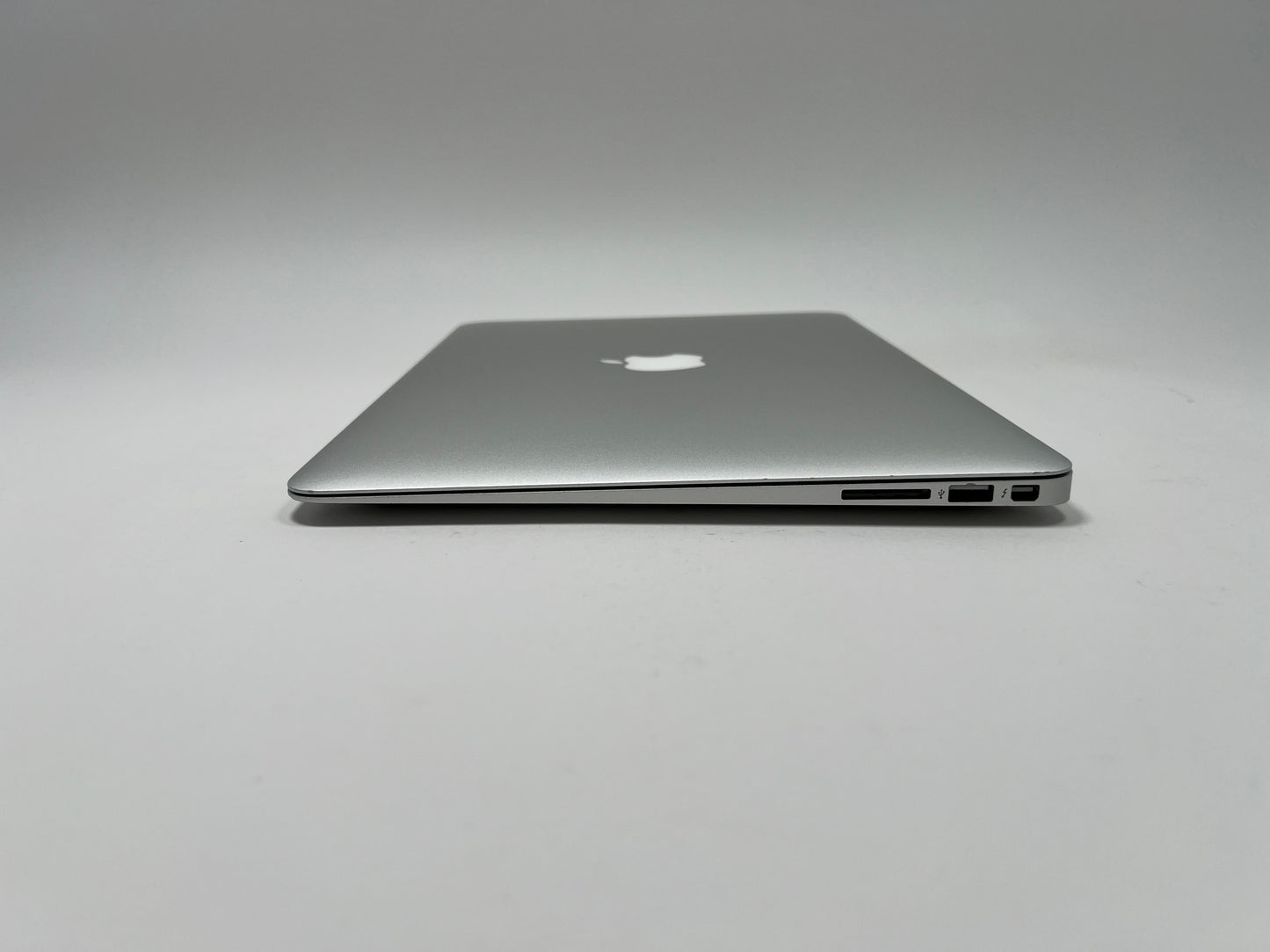 MacBook Air (2014) 13-inch – Intel Core i5 1.4GHz – 4GB RAM 256GB SSD