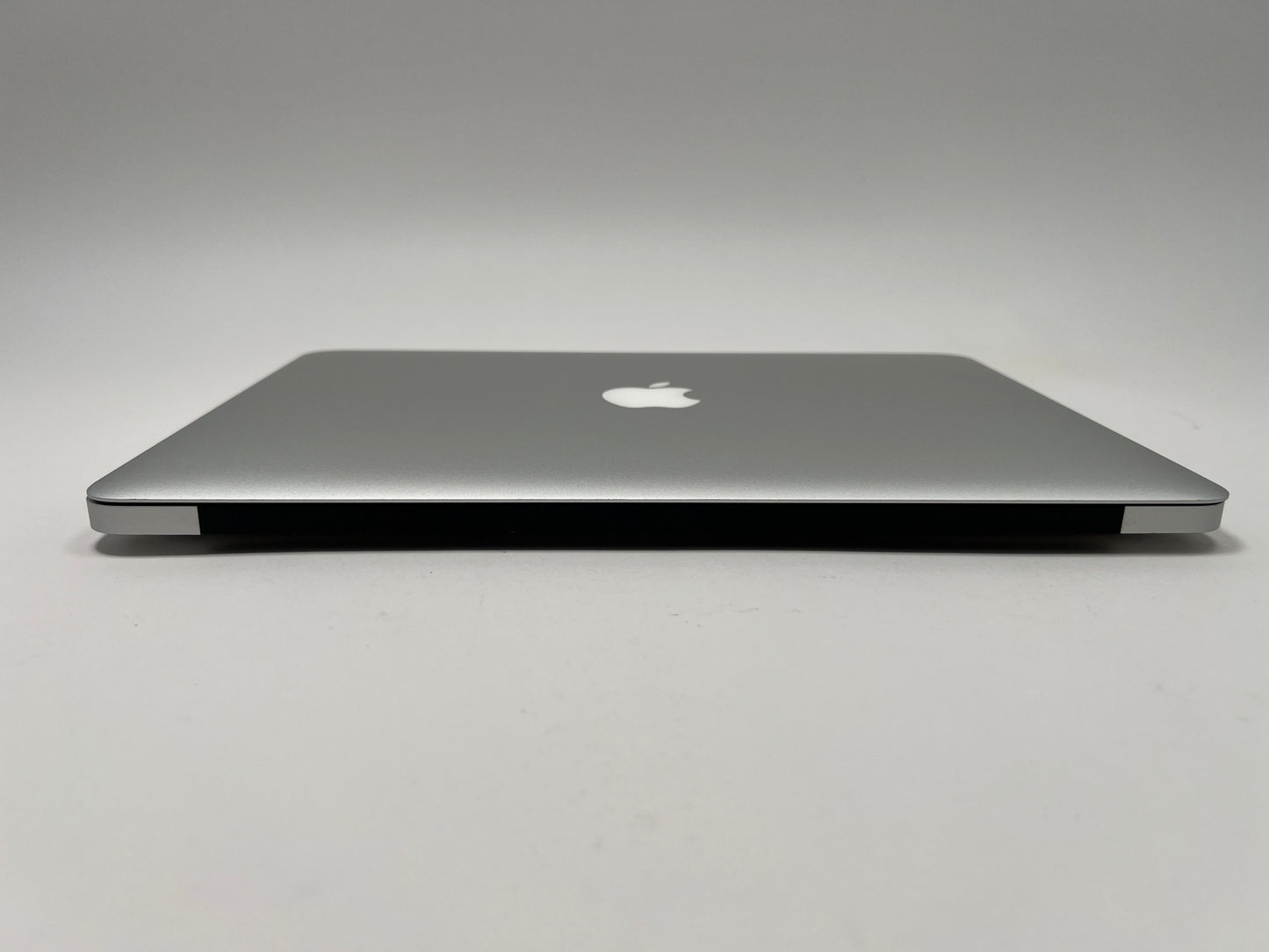 MacBook Air (2014) 13-inch – Intel Core i5 1.4GHz – 4GB RAM 256GB SSD