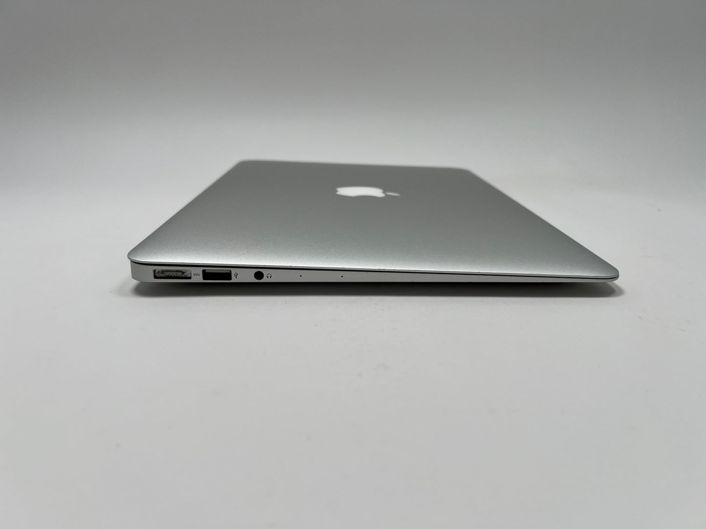 MacBook Air (2014) 13-inch – Intel Core i5 1.4GHz – 4GB RAM 256GB SSD