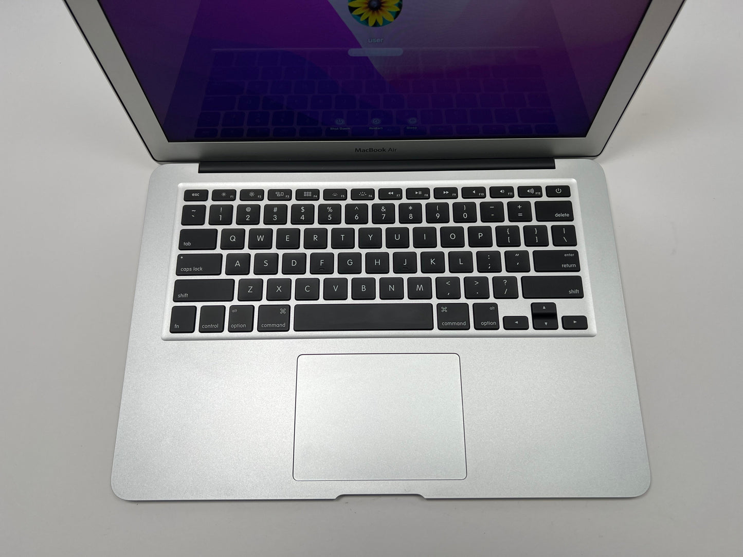 MacBook Air (2015) 13-inch – Intel Core i7 2.2GHz – 8GB RAM 512GB SSD • 60 Battery Cycles