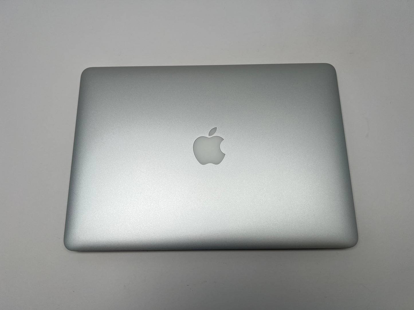 MacBook Air (2015) 13-inch – Intel Core i7 2.2GHz – 8GB RAM 512GB SSD • 60 Battery Cycles