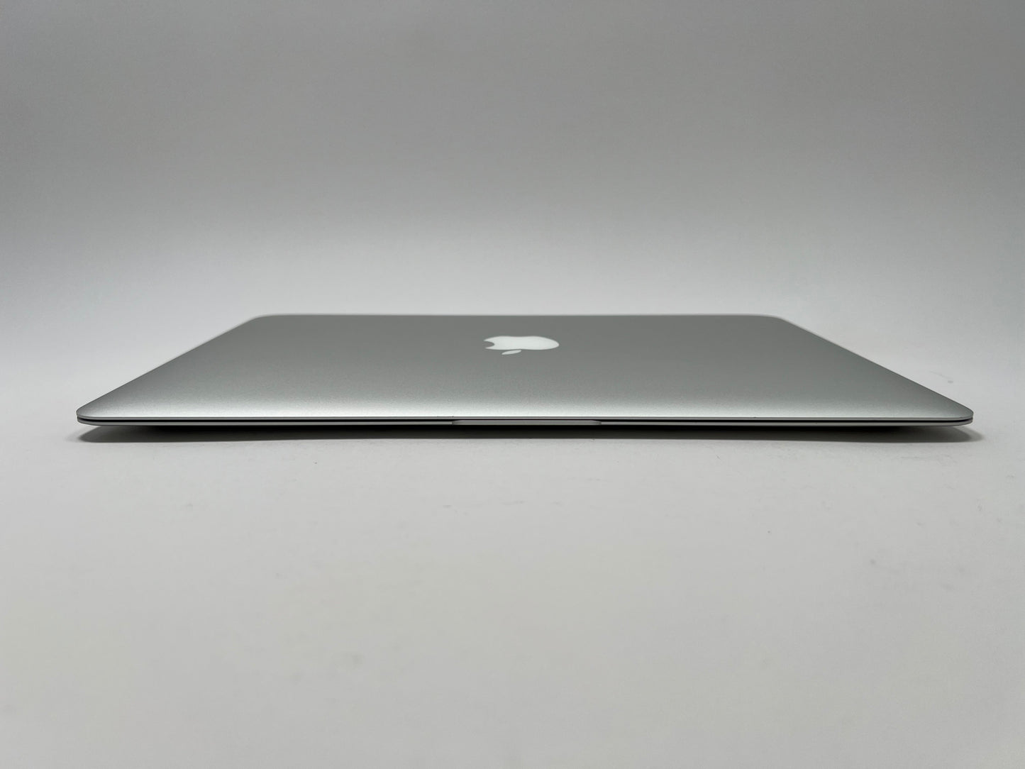 MacBook Air (2015) 13-inch – Intel Core i7 2.2GHz – 8GB RAM 512GB SSD • 60 Battery Cycles