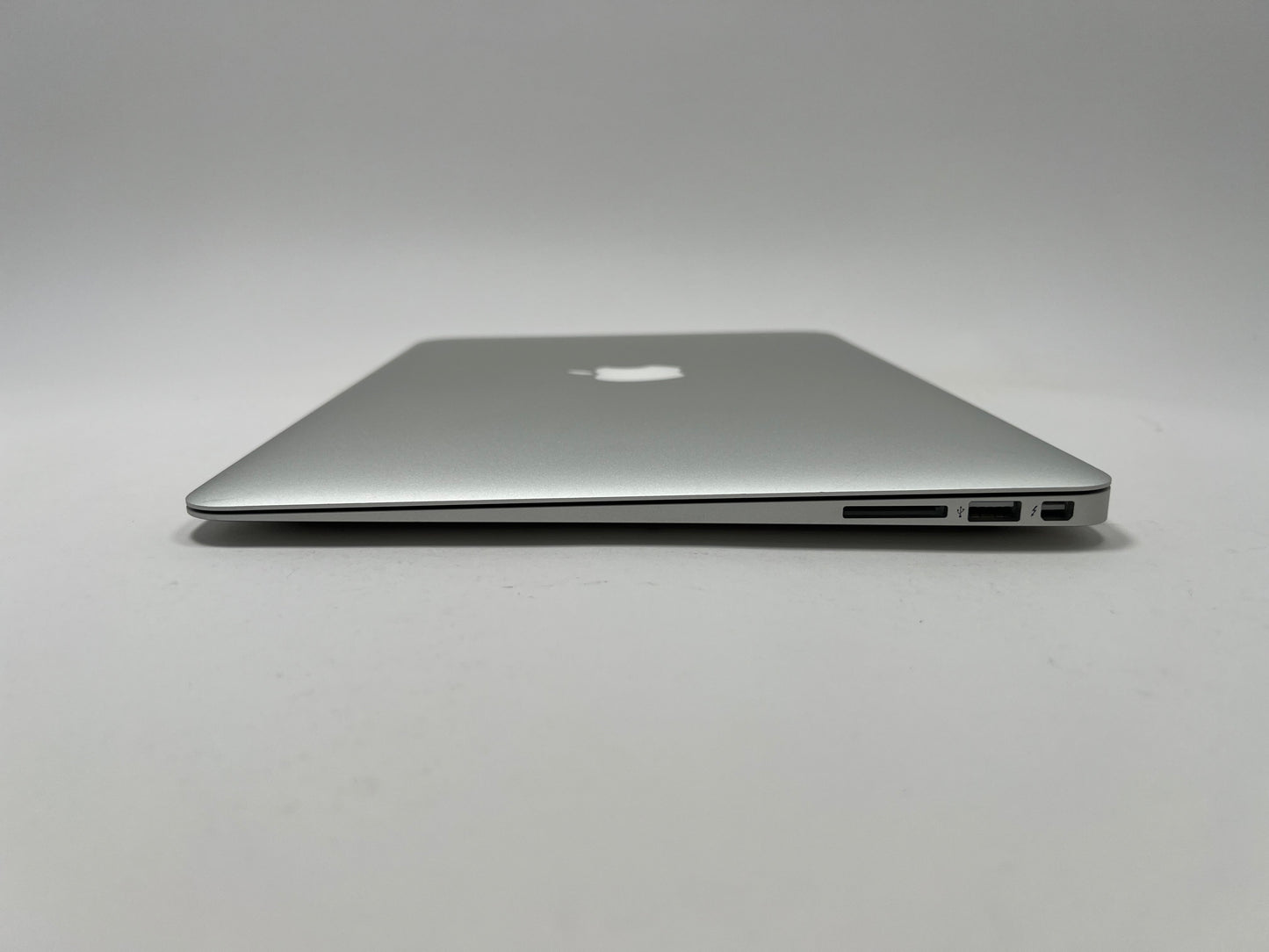 MacBook Air (2015) 13-inch – Intel Core i7 2.2GHz – 8GB RAM 512GB SSD • 60 Battery Cycles