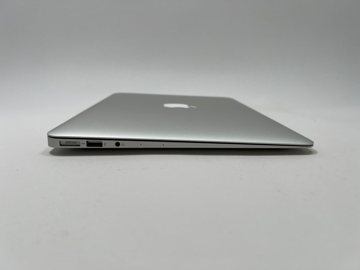 MacBook Air (2015) 13-inch – Intel Core i7 2.2GHz – 8GB RAM 512GB SSD • 60 Battery Cycles