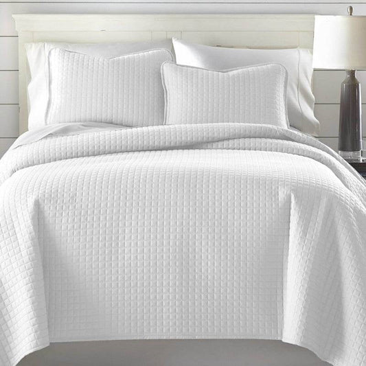 King/Cal King Lightweight White Ultra Soft 3-Piece Microfiber Quilt Set