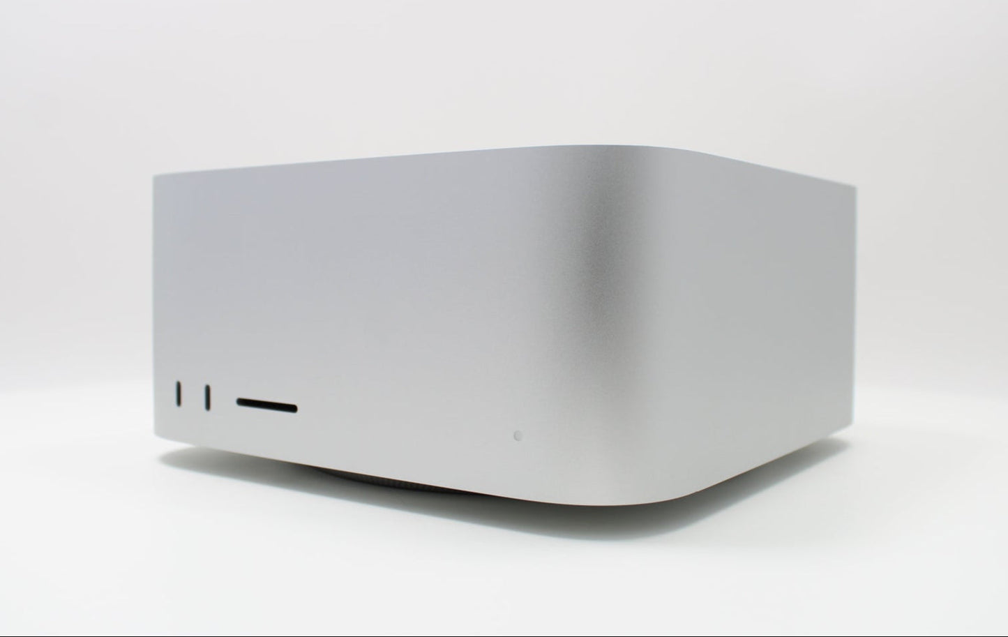 Mac Studio (2022) – Apple M1 Max 3.2GHz • 32-Core GPU – 64GB RAM 2TB SSD