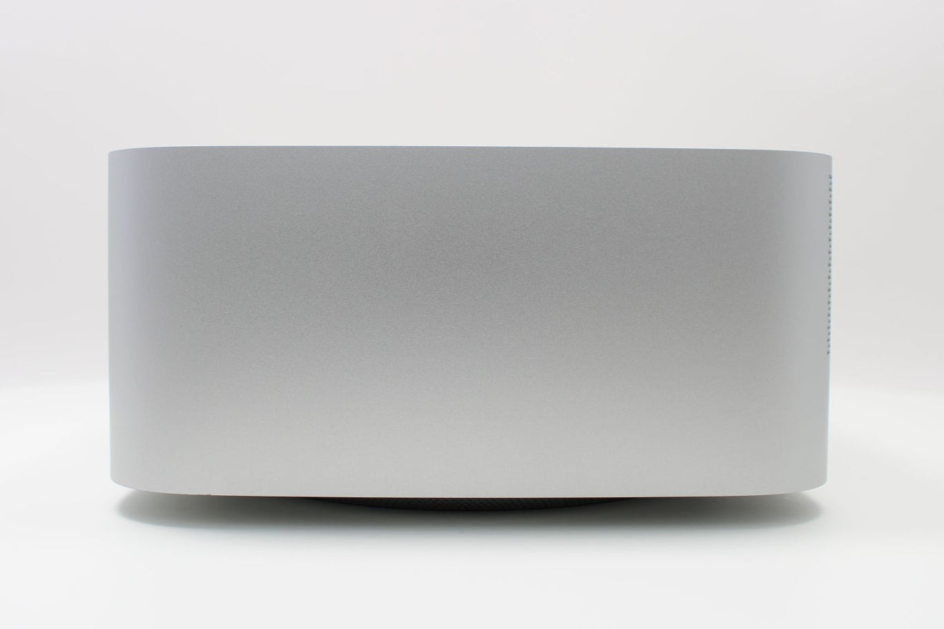 Mac Studio (2022) – Apple M1 Max 3.2GHz • 32-Core GPU – 64GB RAM 2TB SSD