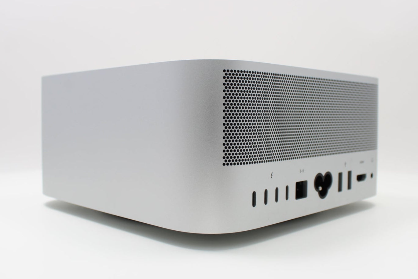 Mac Studio (2022) – Apple M1 Max 3.2GHz • 32-Core GPU – 64GB RAM 2TB SSD