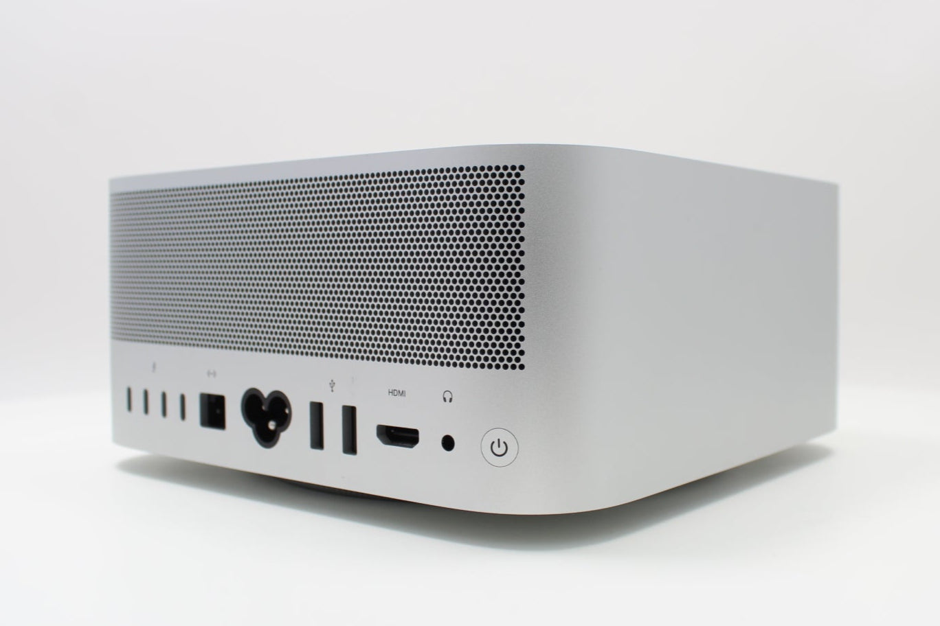 Mac Studio (2022) – Apple M1 Max 3.2GHz • 32-Core GPU – 64GB RAM 2TB SSD