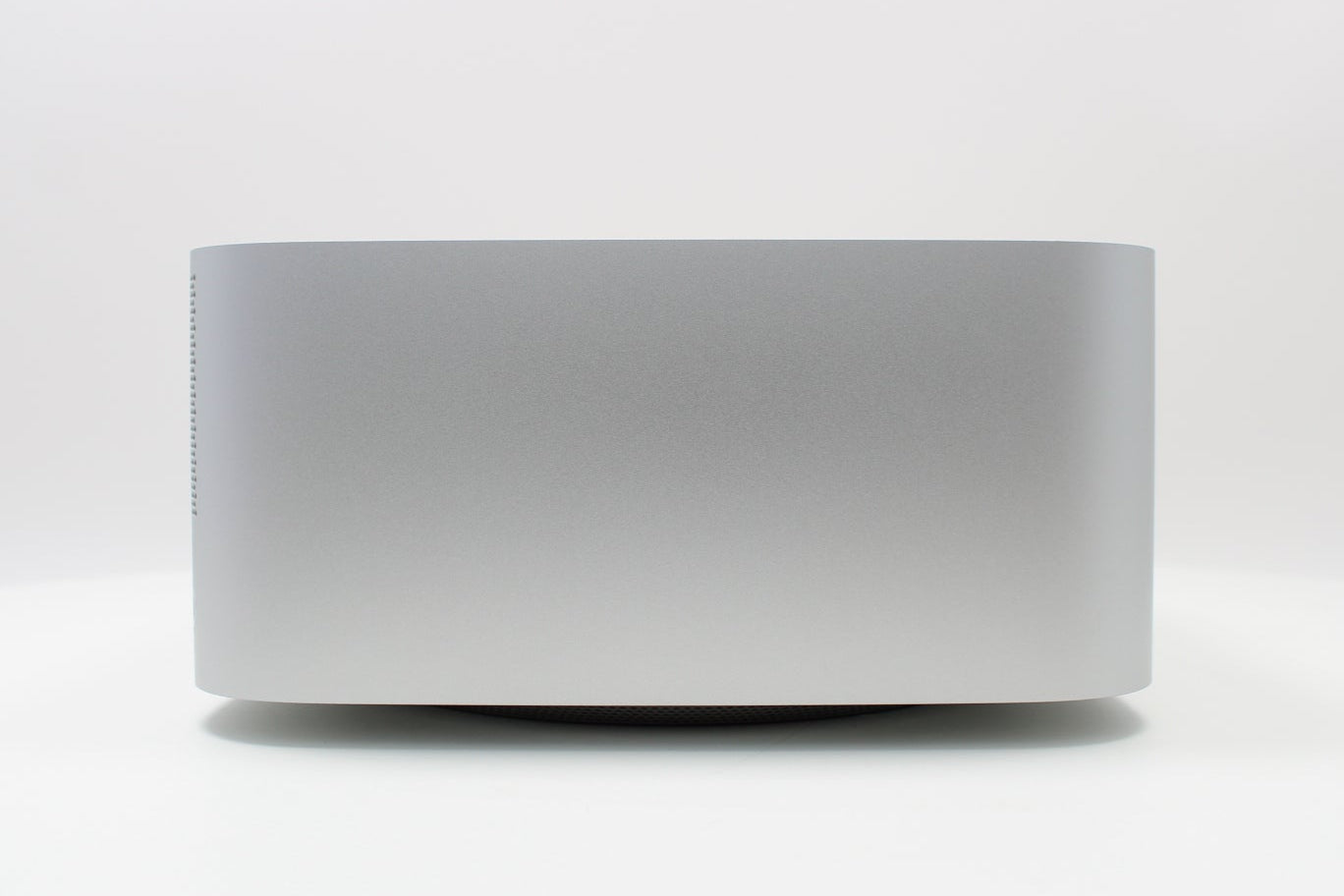 Mac Studio (2022) – Apple M1 Max 3.2GHz • 32-Core GPU – 64GB RAM 2TB SSD