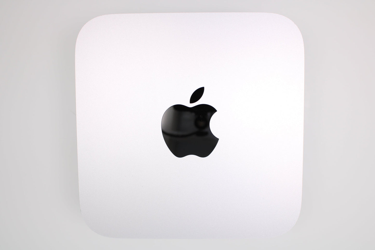 Mac Studio (2022) – Apple M1 Max 3.2GHz • 32-Core GPU – 64GB RAM 2TB SSD