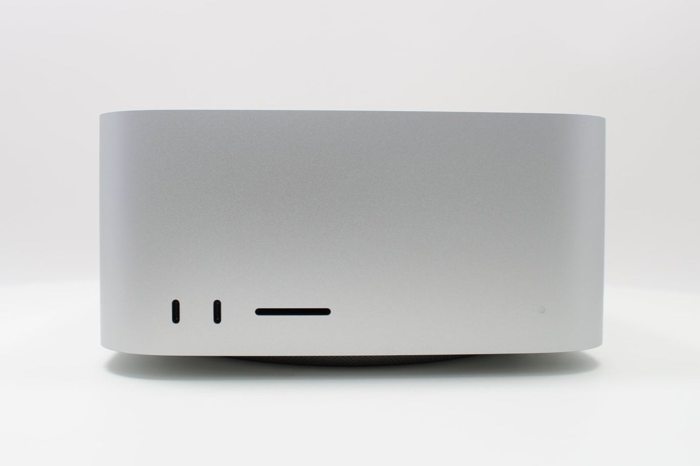 Mac Studio (2022) – Apple M1 Max 3.2GHz • 32-Core GPU – 64GB RAM 2TB SSD