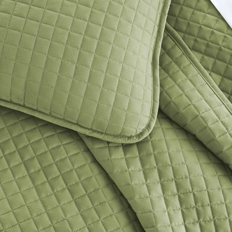 King/Cal King Lightweight Sage Ultra Soft 3-Piece Microfiber Quilt Set