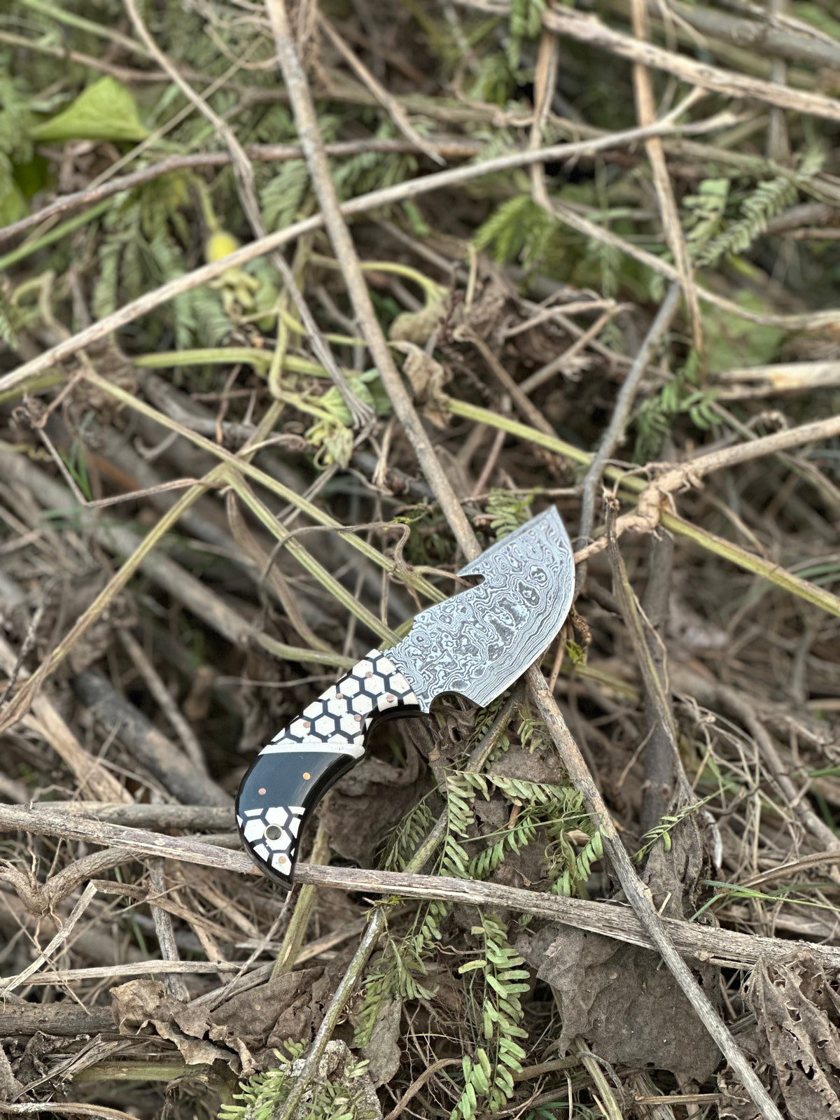 Exquisite Custom Handmade Damascus Steel Guthook Skinning Knife with Unique Resin Handle - 7.5” Blade with Leather Sheath
