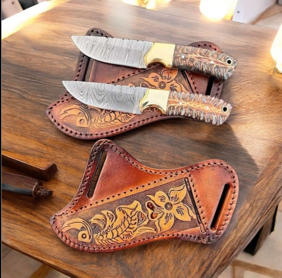 Western Cowboy Knife – Damascus Steel, Pine Cone Resin & Brass Handle