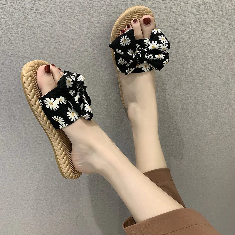 Women's Summer Flat Beach Casual Sandals - Slip-On Style